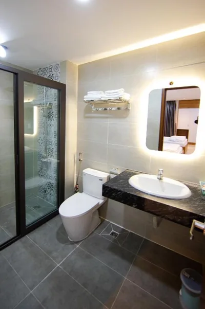 Deluxe Double Room with Balcony — Hạnh Trang Hotel